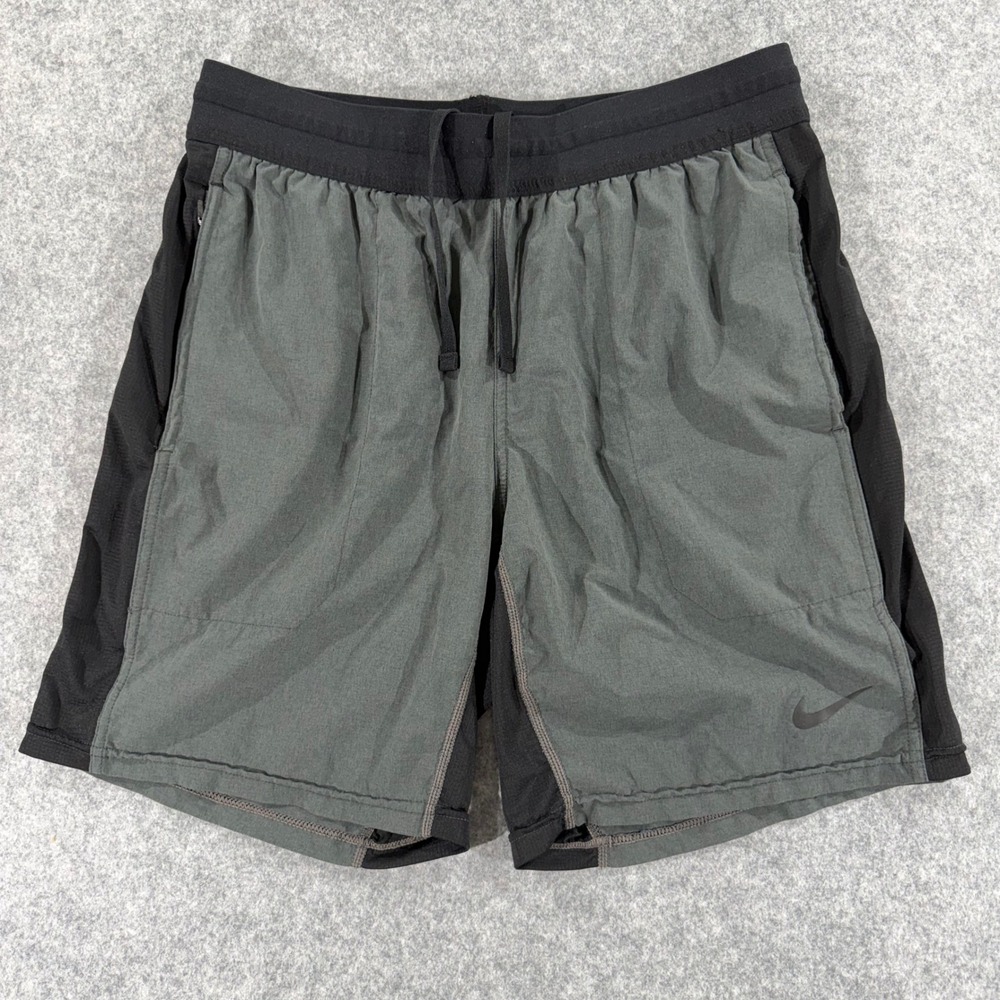 Nike Dri-FIT Mens Training Shorts‎ Gray Black Zipper Pockets Standard Fit Size M